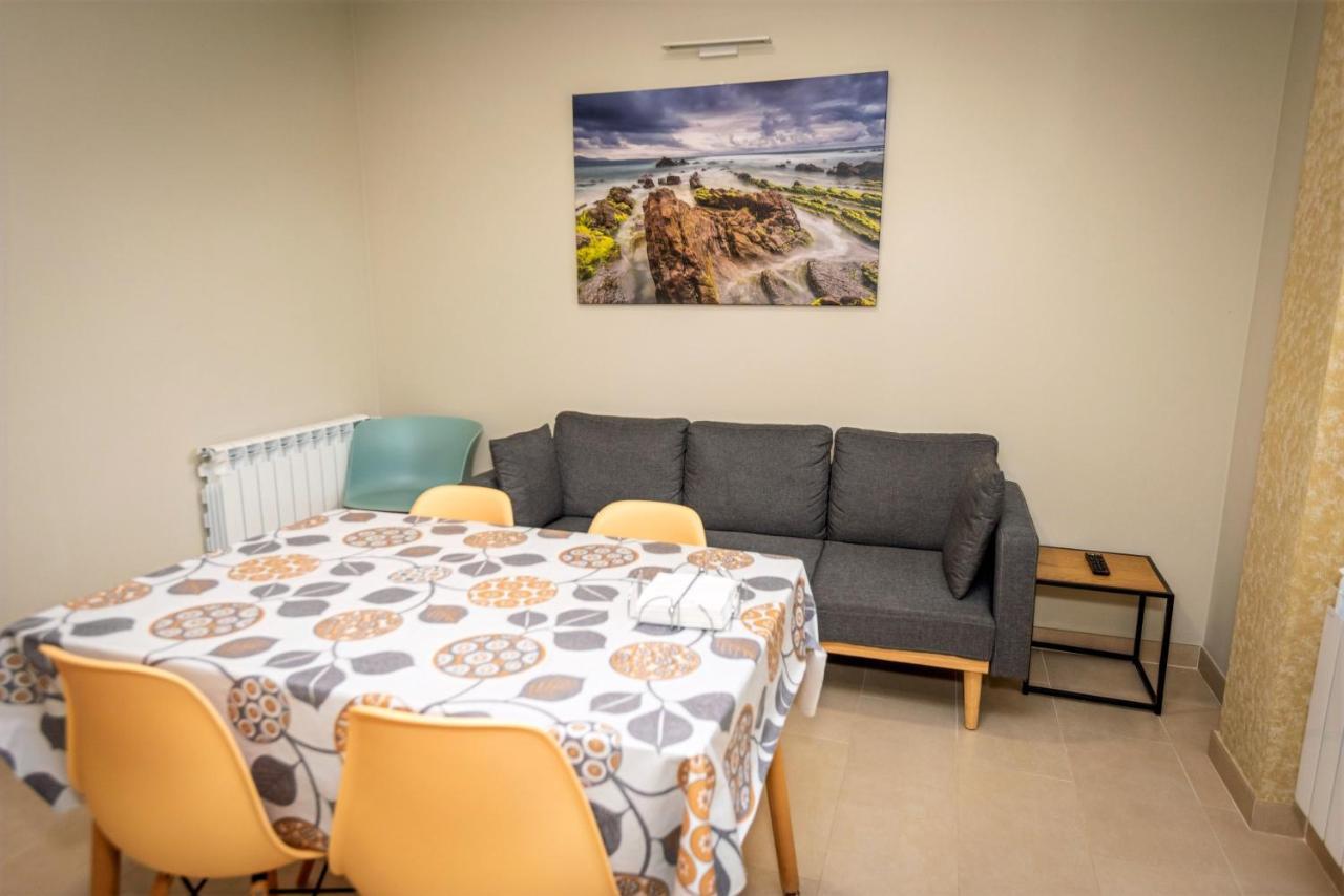 Apartamentos Navalin 塔皮亚德卡萨列戈 外观 照片