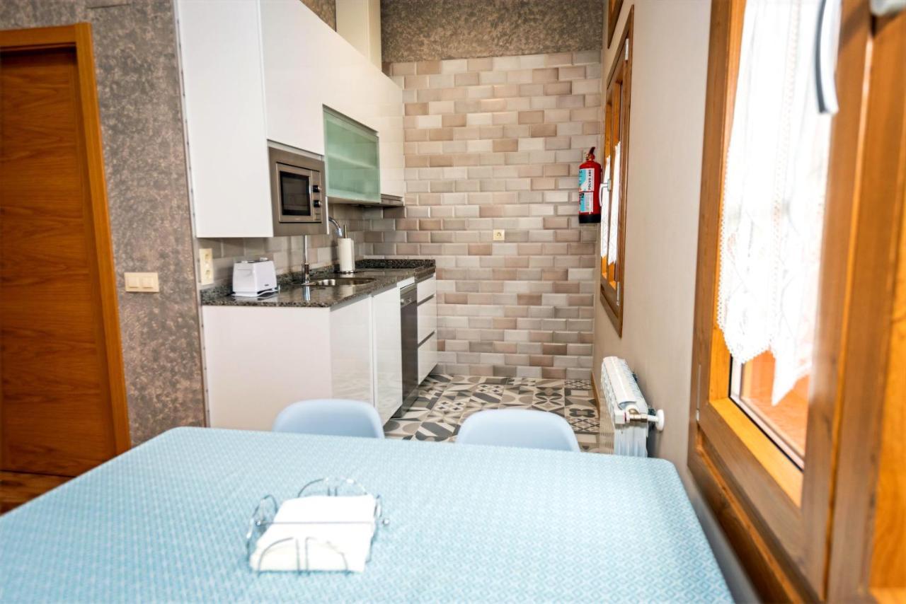 Apartamentos Navalin 塔皮亚德卡萨列戈 外观 照片