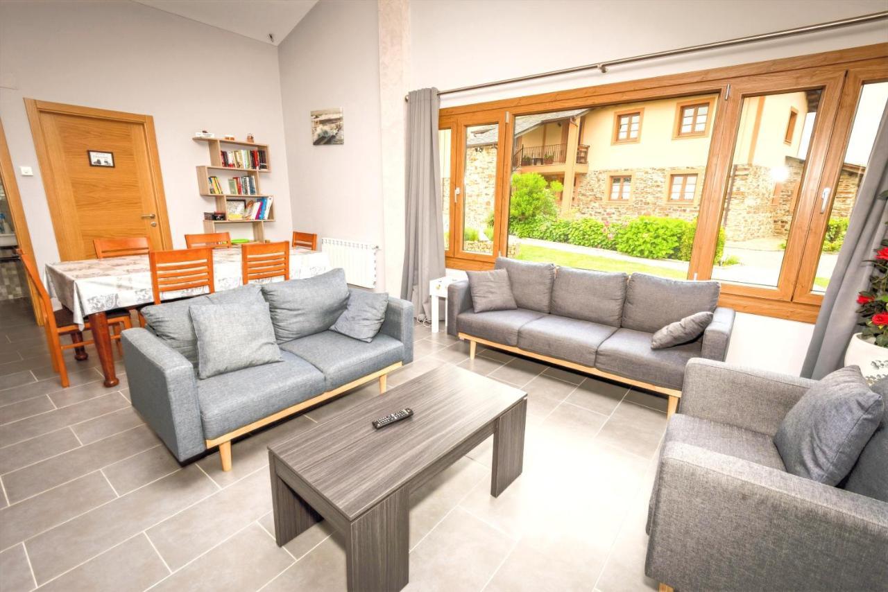 Apartamentos Navalin 塔皮亚德卡萨列戈 外观 照片