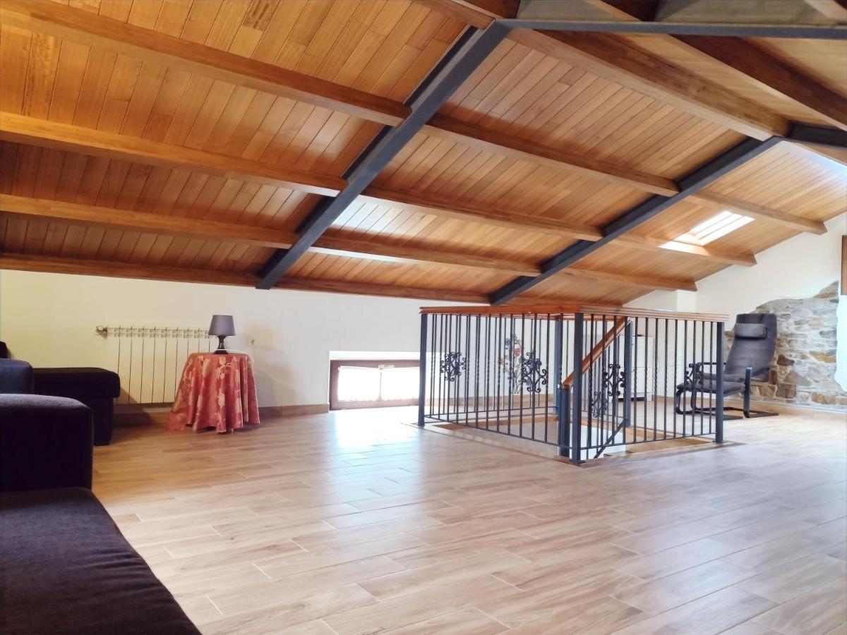 Apartamentos Navalin 塔皮亚德卡萨列戈 外观 照片